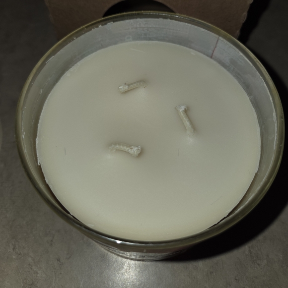 Bath & Body Works The Perfect Christmas Scented Candle 14.5 oz - Picture 3 of 4